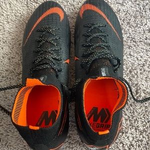 Mens Superfly360 Soccer cleats!